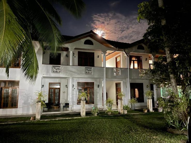 Vijai Resort Негомбо Экстерьер фото